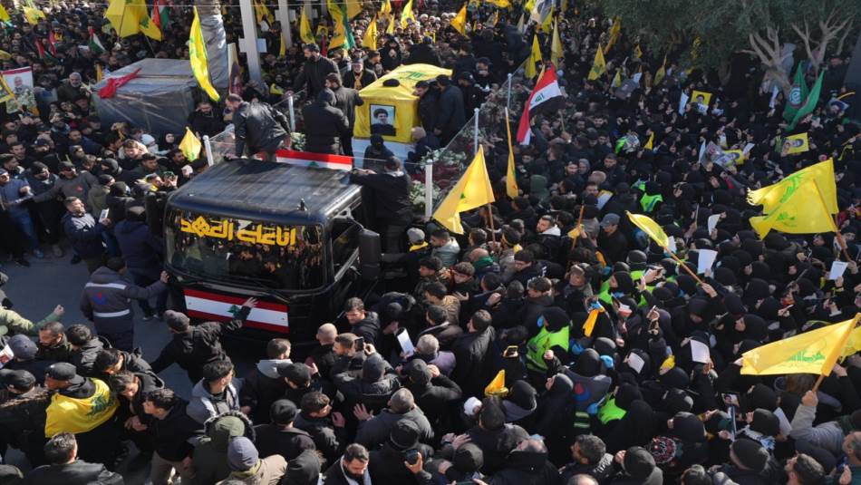 مشى خلف نعشه عشرات الآلاف ودعوه بذرف الدموع والتأكيد على السير على نهجه (علي علّوش)