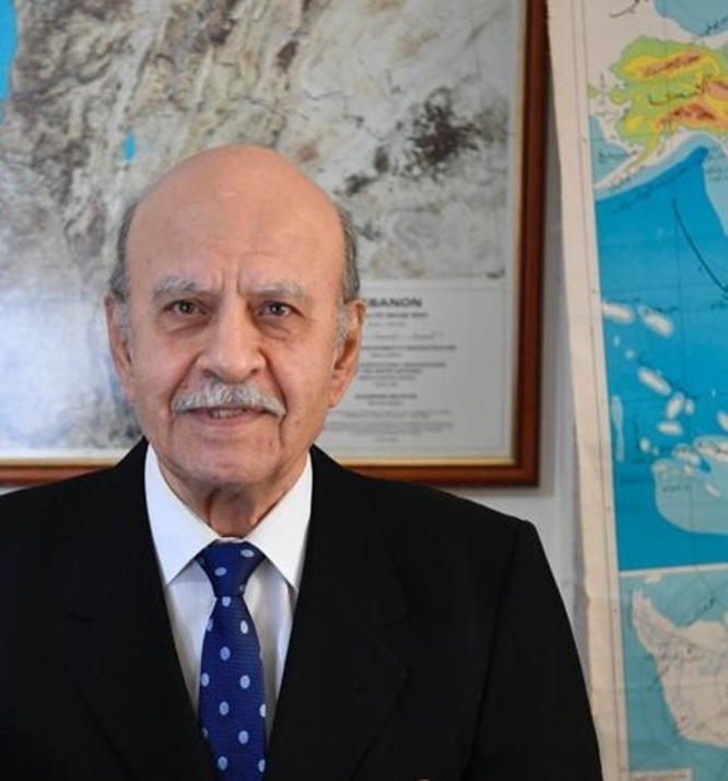 العميد السابق لكلية الآداب وعضو المجلس الوطني للبحوث العلمية ومؤلف أطلس لبنان الدكتور علي فاعور