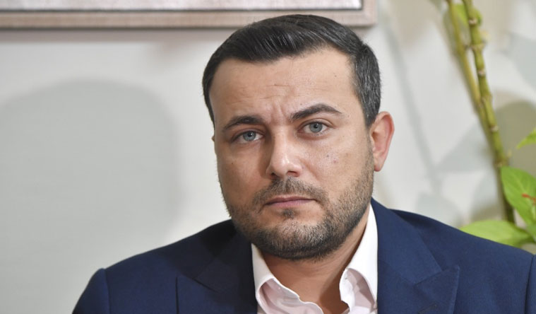 الإعلامي منير الربيع