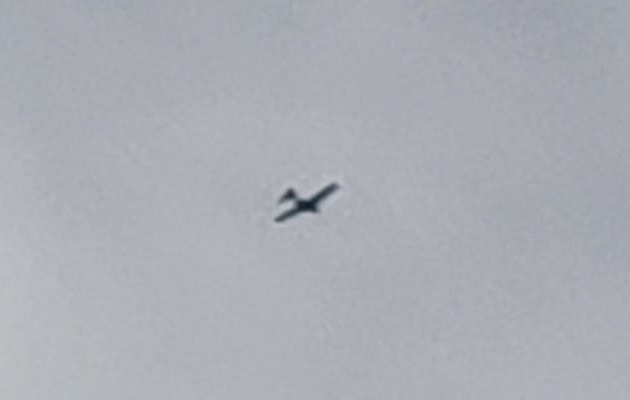 تحليق مسيّرة معادية  على علو منخفض اثناء التشييع