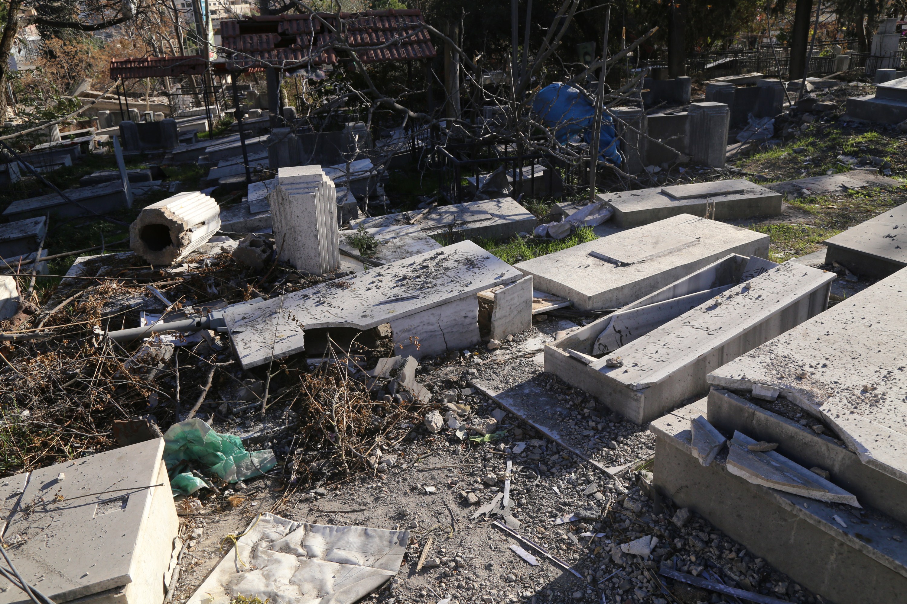 يعم الحزن معظم بلدات الجنوب على سقوط مزيد من الضحايا حتى الآن (كامل جابر- اندبندنت عربية)