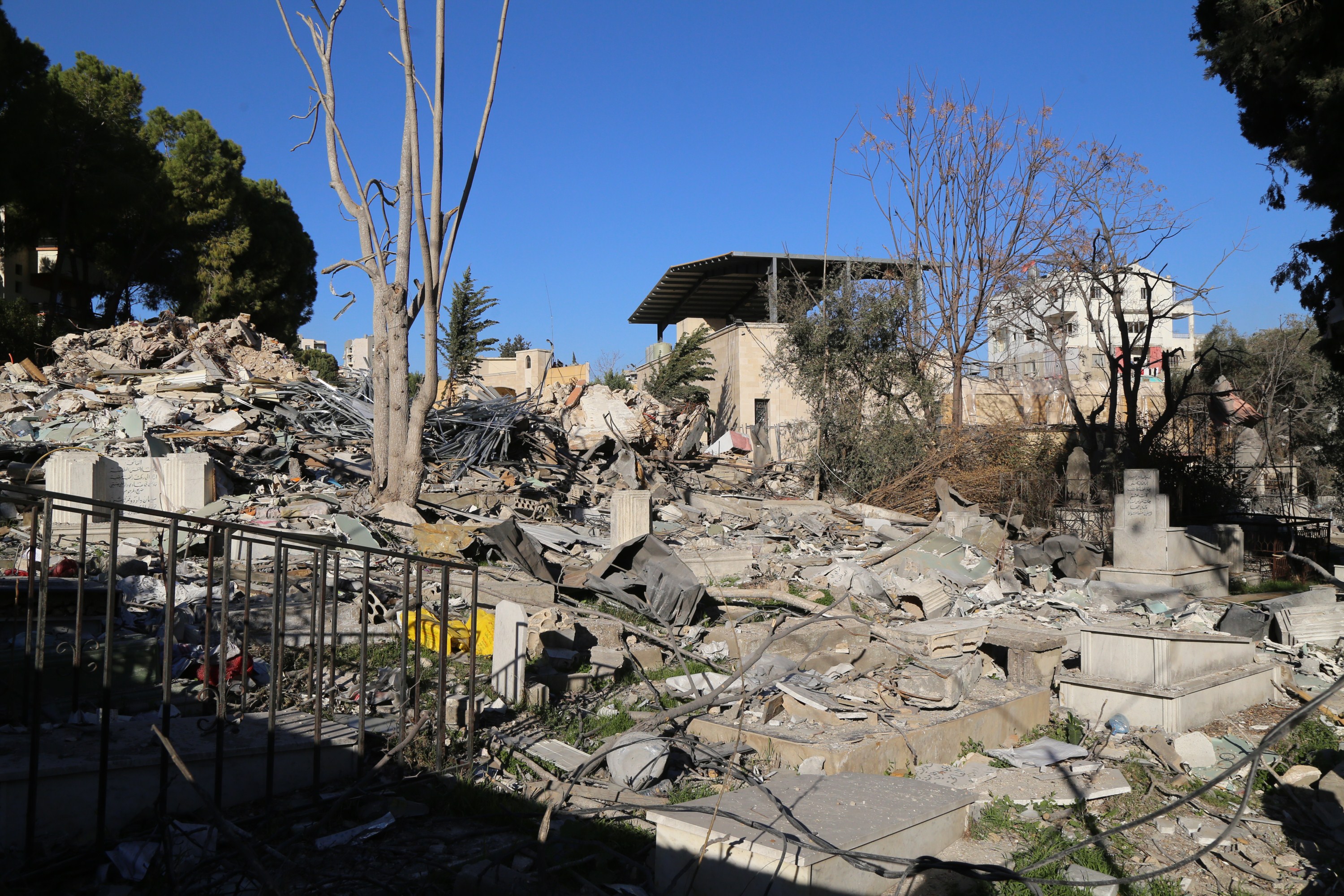 يجمع معظم رؤساء بلديات الجنوب على أن الحزن دخل جميع بيوت الناس (كامل جابر- اندبندنت عربية)