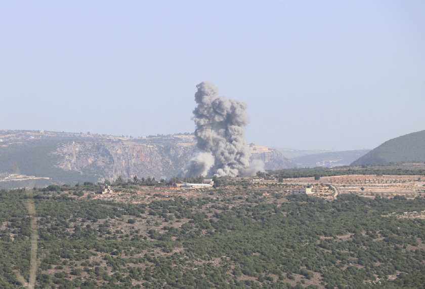 كروم الزيتون التي تعد من أبرز القطاعات الزراعية التي يعتمد عليها أهالي جنوب لبنان تضررت بفعل قذائف الفوسفور الأبيض (اندبندنت عربية)