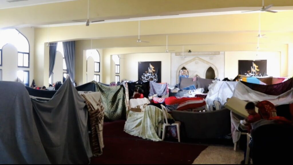 اللاجئون السوريون في الهرمل يتقاسمون الجوامع والحسينيات كمراكز إيواء