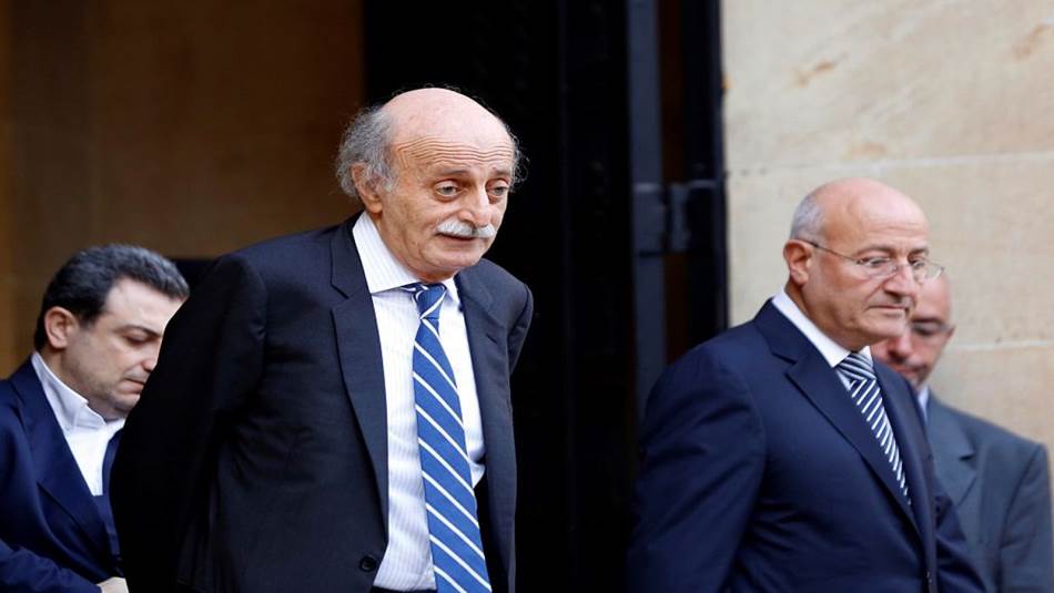 يطالب جنبلاط عام 2000 بـ إعادة تموضع القوات السورية في لبنان  (Getty)