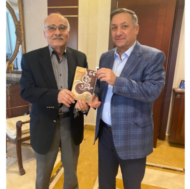 الصحافي الزميل علي بدرالدين يقدم كتابه لعضو كتلة التحرير والتنمية النيابية النائب ناصر جابر