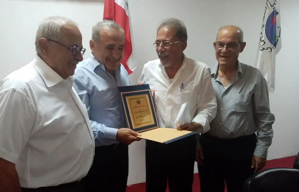 تكريم الدكتور كمال حمدان بعد انتها الندوة