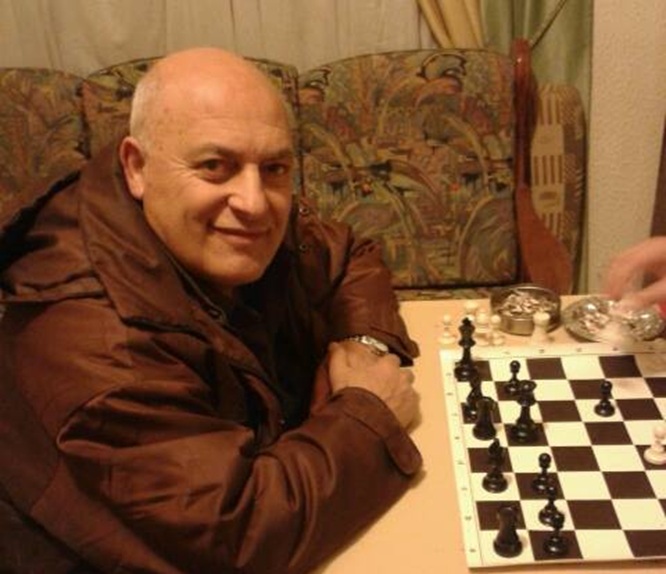 المربي الأستاذ نصر زيد سليمان المرشح لعضوية المجلس البلدي في بلدة بدنايل