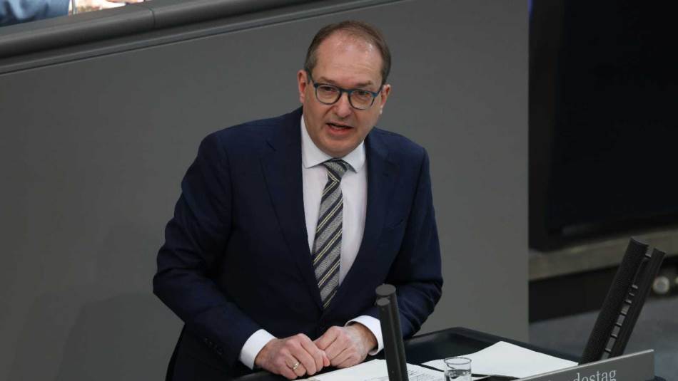 ألمانيا تبدأ تنفيذ خطة لترحيل اللاجئين إلى سوريا وأفغانستان بشكل دائم (Getty)