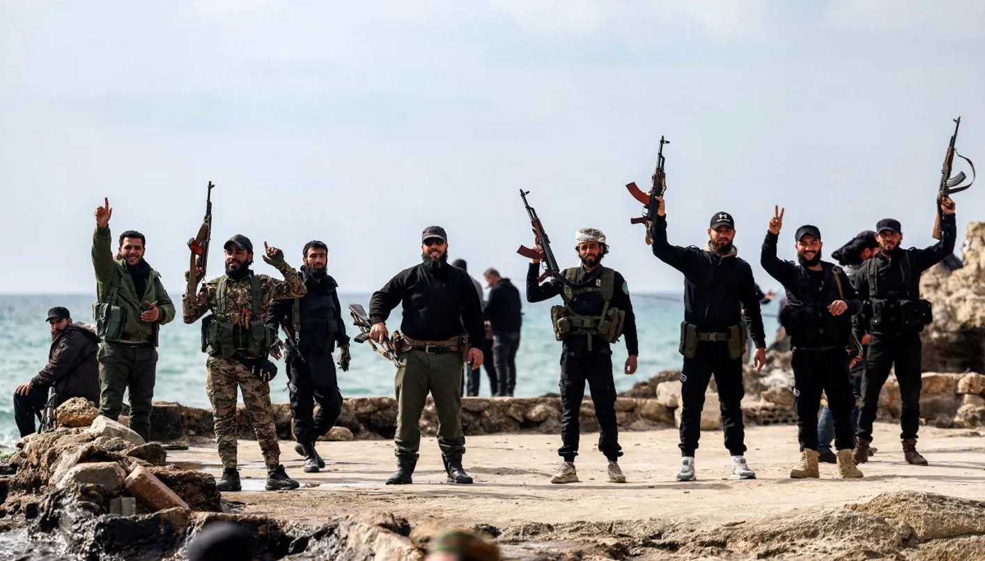 عناصر من قوات الأمن الموالية للحكومة السورية المؤقتة (أ ف ب).