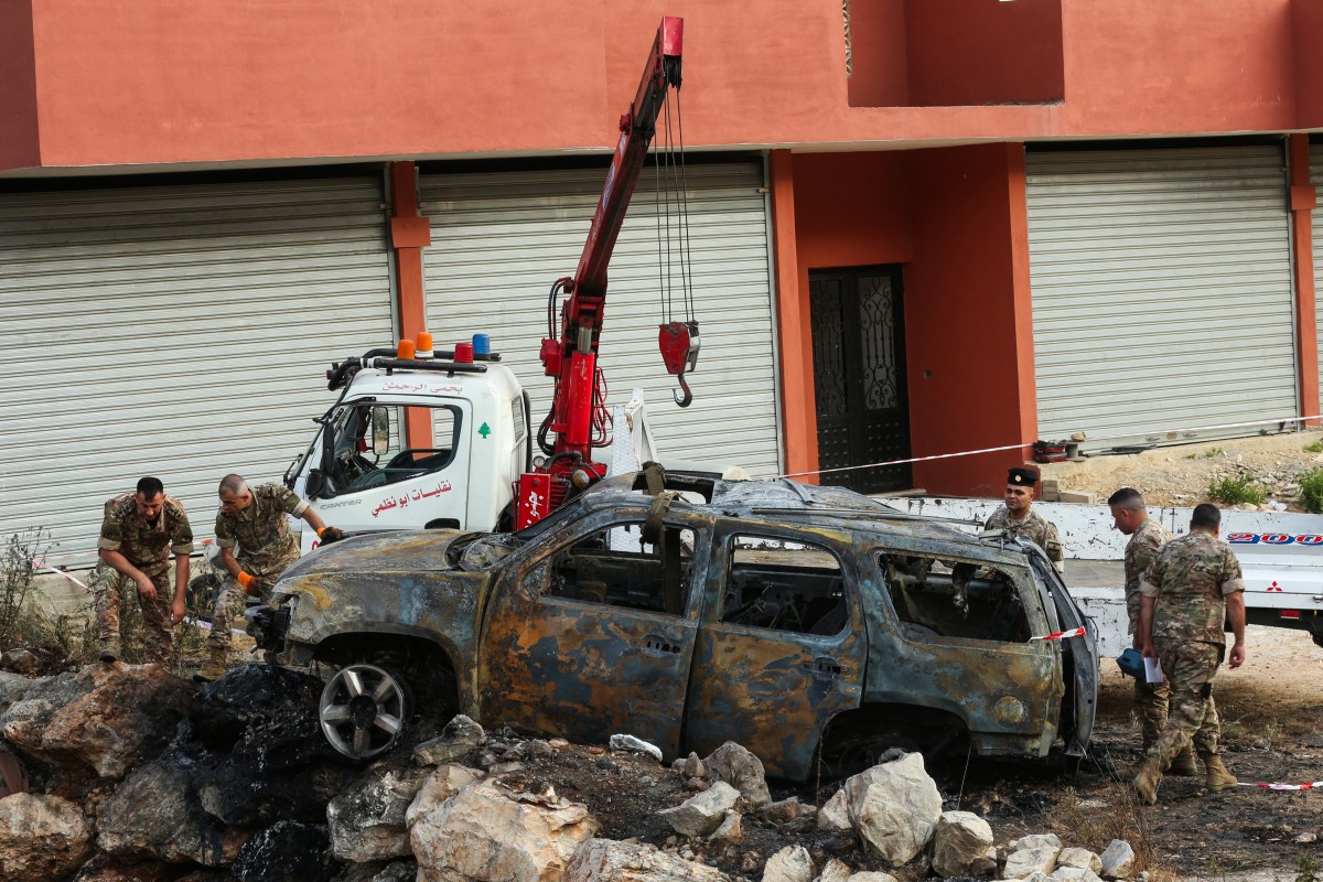 تتعمد إسرائيل منع الجيش اللبناني من القيام بمهامه عبر الضربات المتكررة (أ ف ب)