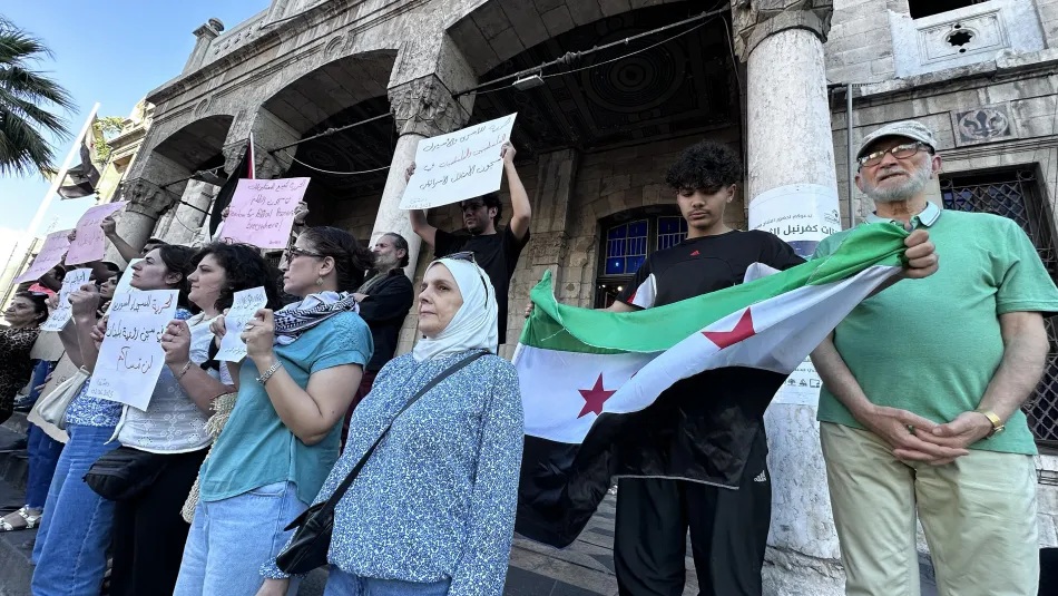 أهالي المعتقلين في سجون لبنان معتقلو رأي على خلفية الثورة السورية (Getty)