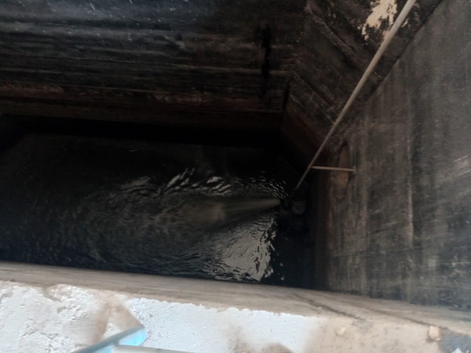 الحوض حيث لقي العمال حتفهم