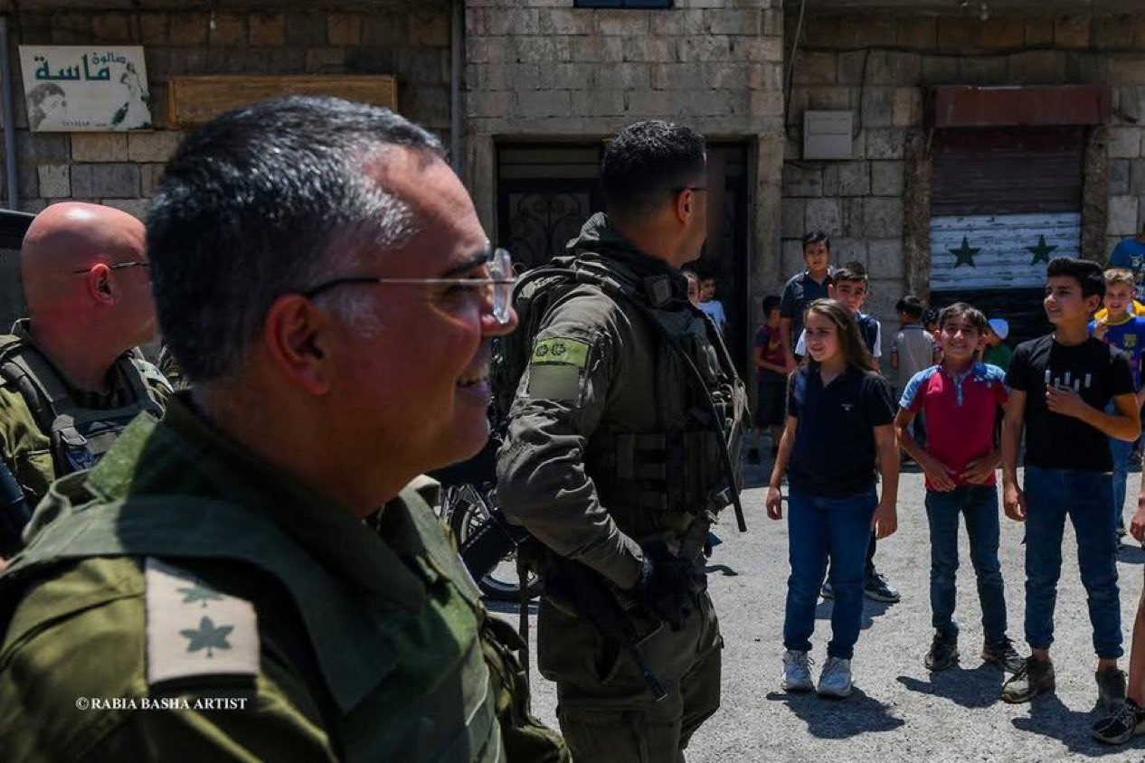 جولة أدرعي في قرى درزية بريف دمشق (صورة متداوَلة على إكس).