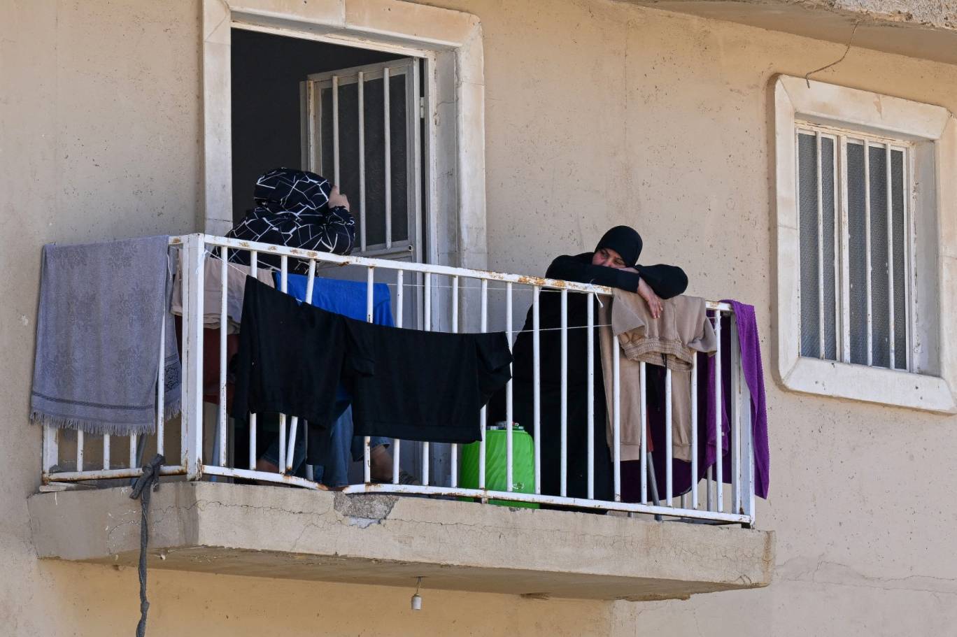 بعد نحو عامين على الحرب توقفت كل المساعدات التي كان يحصل عليها النازحون بخاصة تلك التي كان يقدمها  حزب الله (ا ف ب)