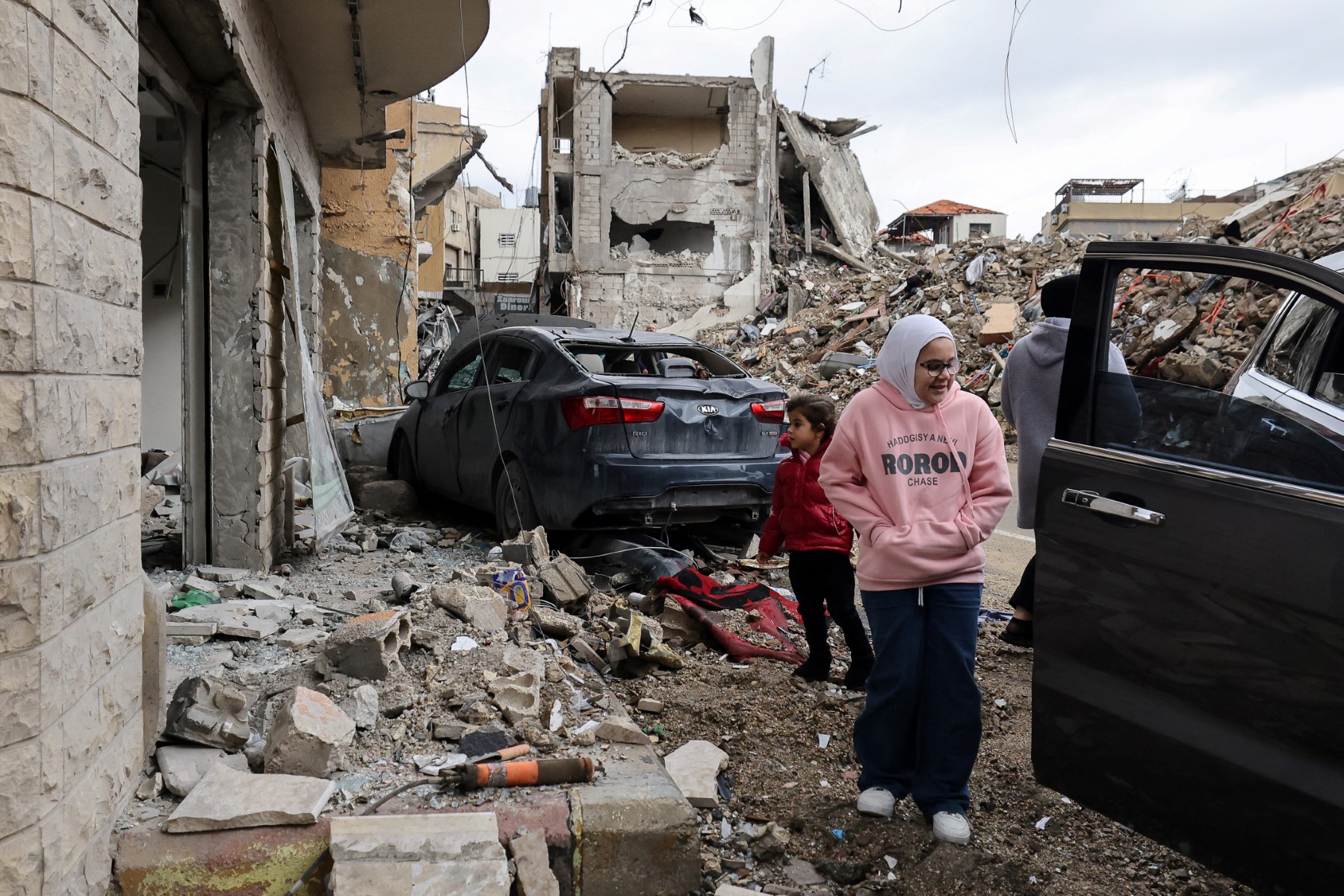 علق النازحون آمالاً كبيرة على اتفاق وقف إطلاق النار ​​​​​​​لكن الخروقات الإسرائيلية لم تتوقف (ا ف ب)