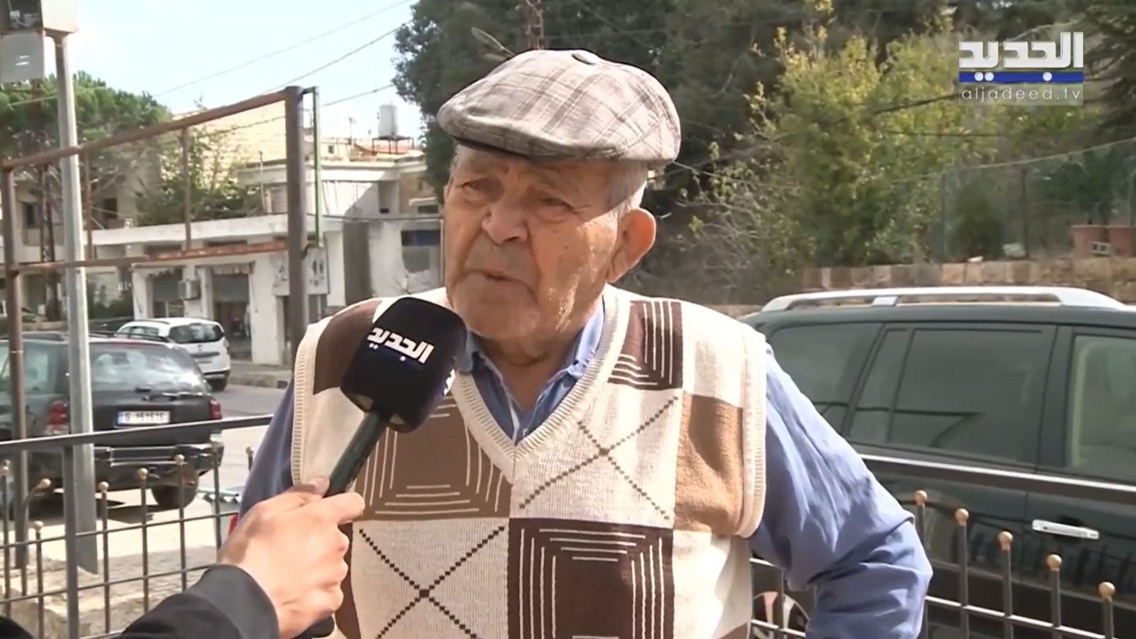 المواطن السبعيني أبو جورج هايل ضاهر وجه رسالةً إلى جميع اللبنانيين مؤكداً فيها على أهمية المحبة والتضامن، حيث قال: أتمنى أن يحب اللبنانيون بعضهم البعض، وأن يلغوا الطائفية كمدخلٍ أساسي للخلاص