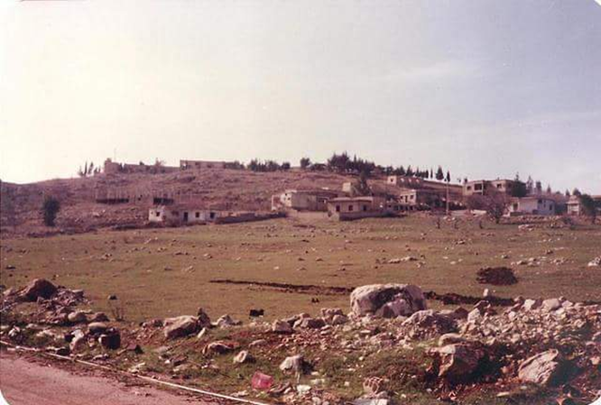 قلعة علي الشطوط، حيث تم بناء البلديه وتظهر القشلة - ثكنة الجيش (المعتقل) - أرشيف غالب عياش