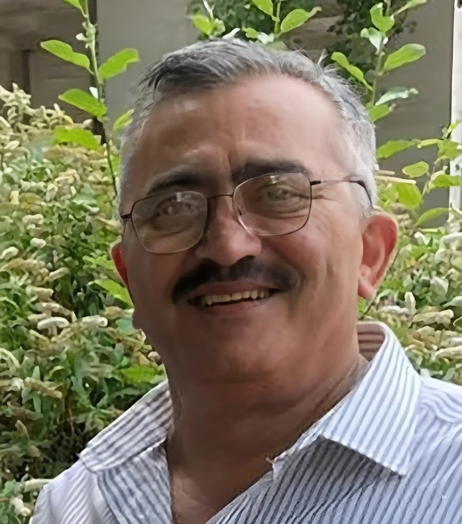 فقيد الاغتراب الغالي  المأسوف عليه المرحوم  أحمد فايز عطية