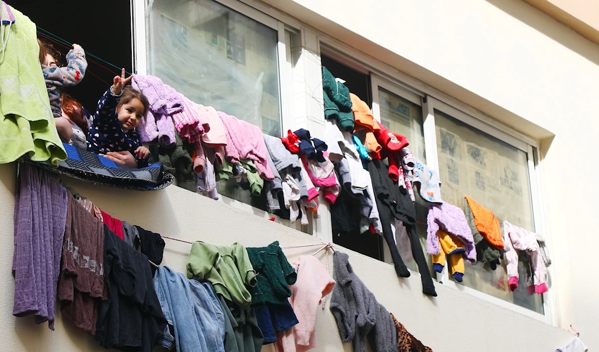 تظهر جولة سريعة على أكثر من مركز إيواء استمرار حالة الفوضى والتخبّط وسوء إدارة ملف النزوح (مروان بو حيدر)