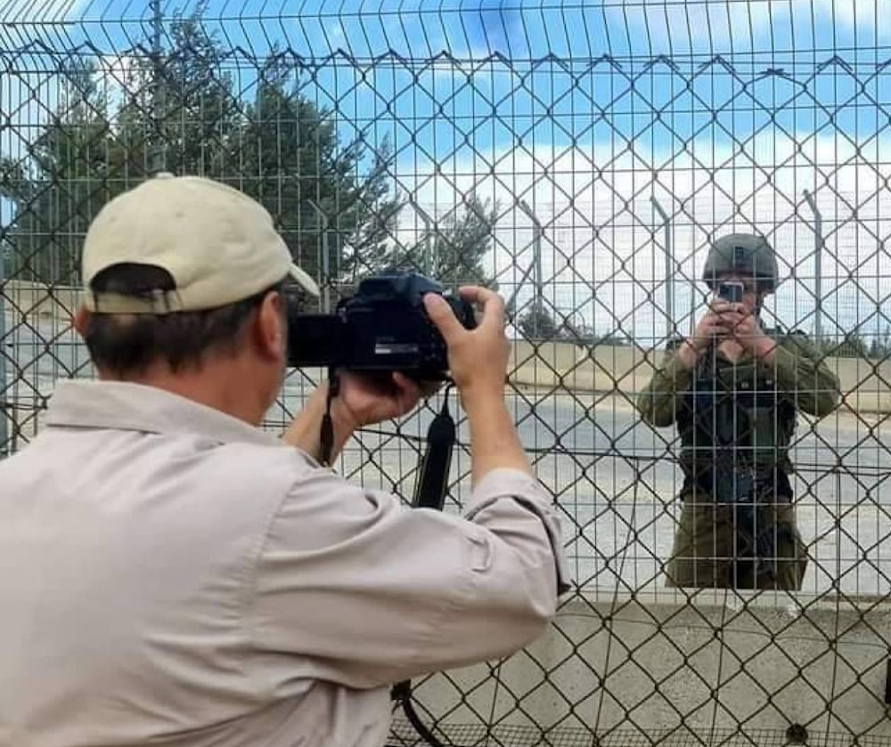 الشهيد علي شعيب يلاحق الاعتداءات الاسرائيلية على طول الحدود (من الويب)