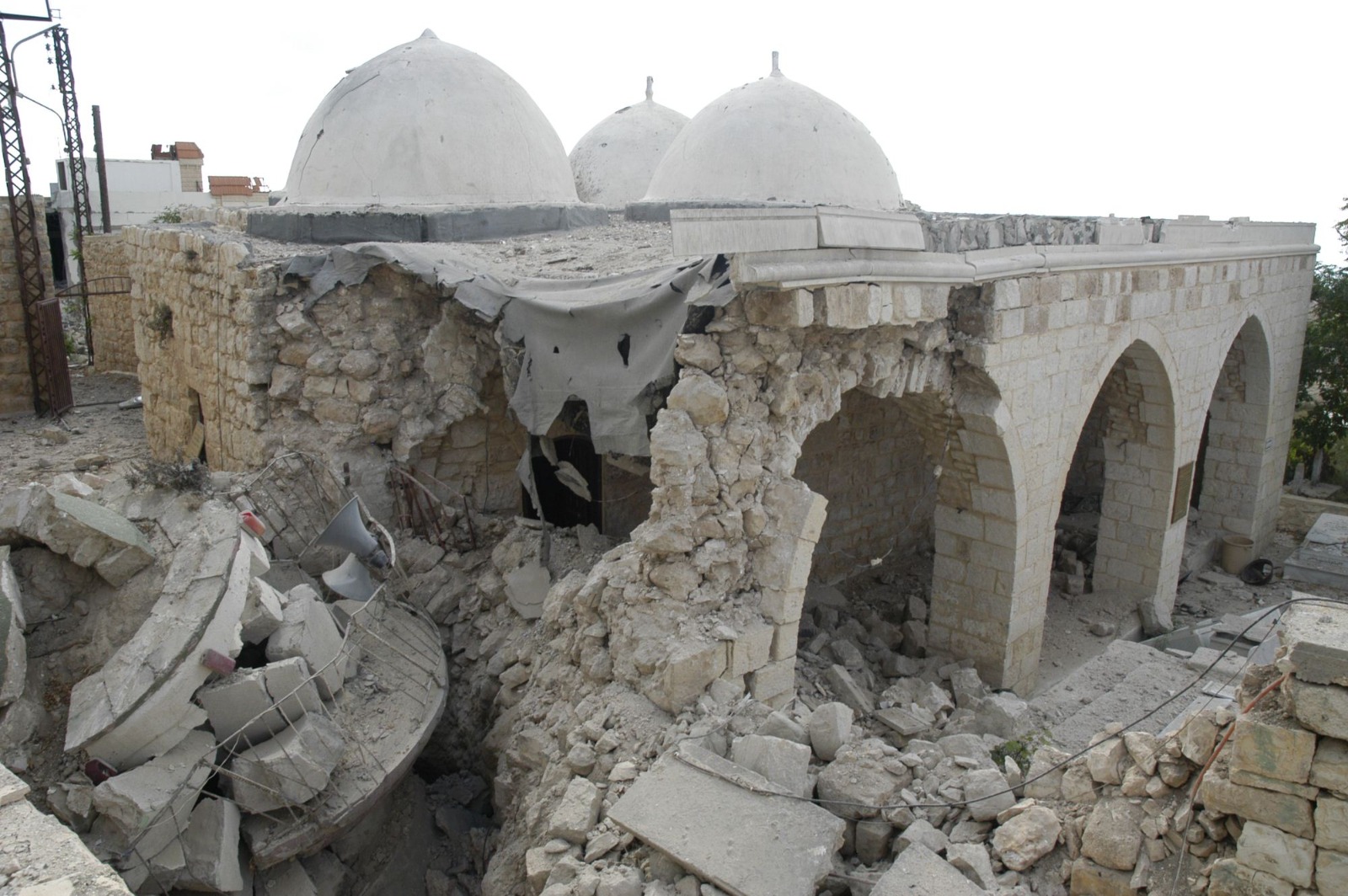 معالم أثرية طالها القصف في جنوب لبنان (كامل جابر - اندبندنت عربية)