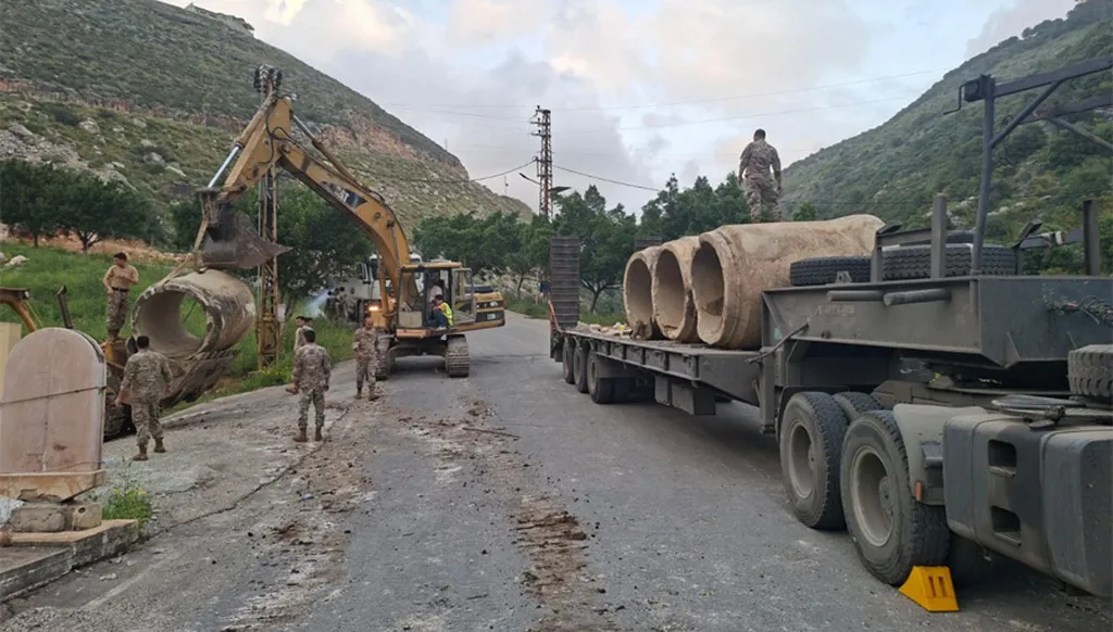 الجيش اللبناني: يجري العمل على إعادة تأهيل جسر طيرفلسيه - صور 