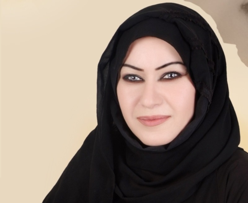 الشاعرة هدى صادق: الشعور بالسعادة لا يكتمل إلا بعد تعب، ولا يُدرك إلا بعد حزن أو خسارة أو فقد. فالأضداد هي التي تمنح الأشياء قيمتها، وتجعل الإنسان يدرك نعمة الفرح بعد مرارة الألم