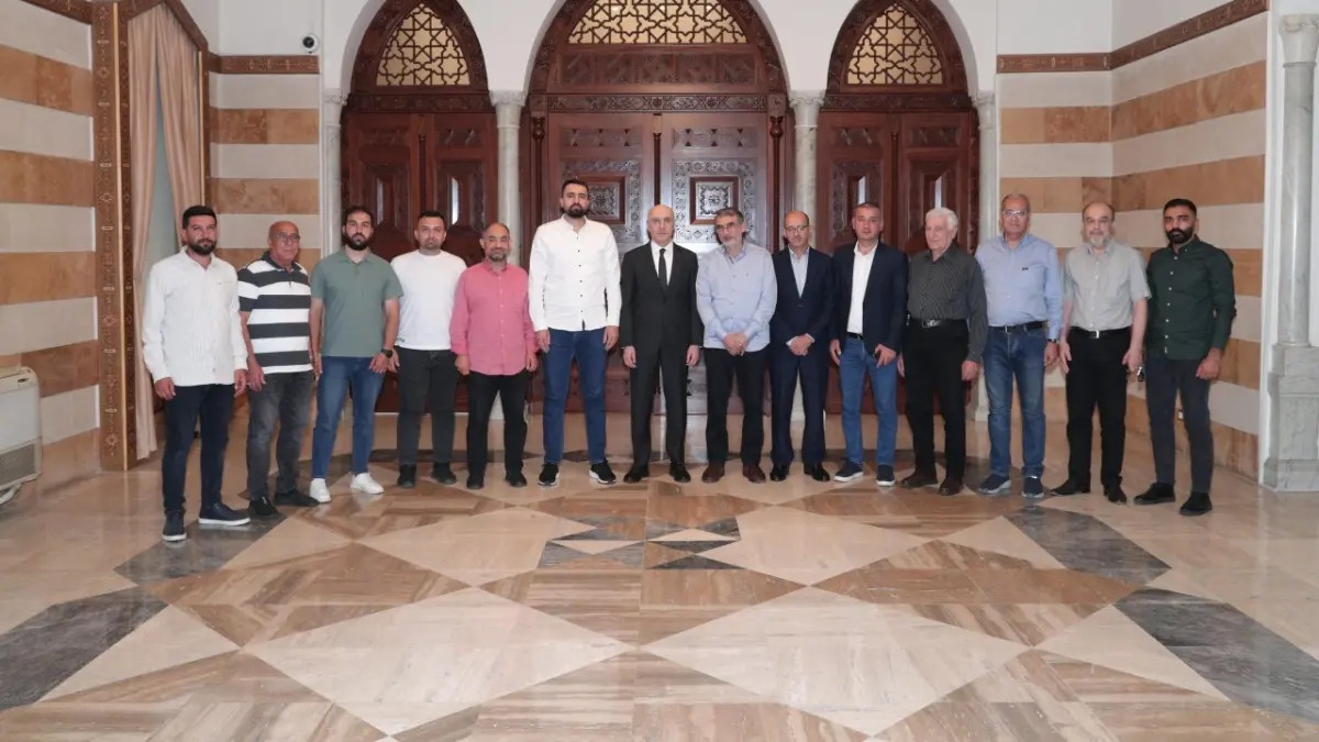 وزير الداخلية والبلديات أحمد الحجار خلال استقباله رئيس بلدية الخيام وأعضاء المجلس البلدي