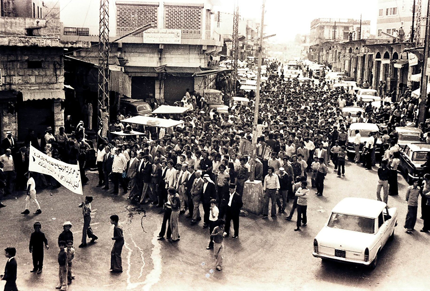 صورة من أرشيف المصور الفوتوغرافي الراحل أحمد فرحات لمظاهرة في النبطية