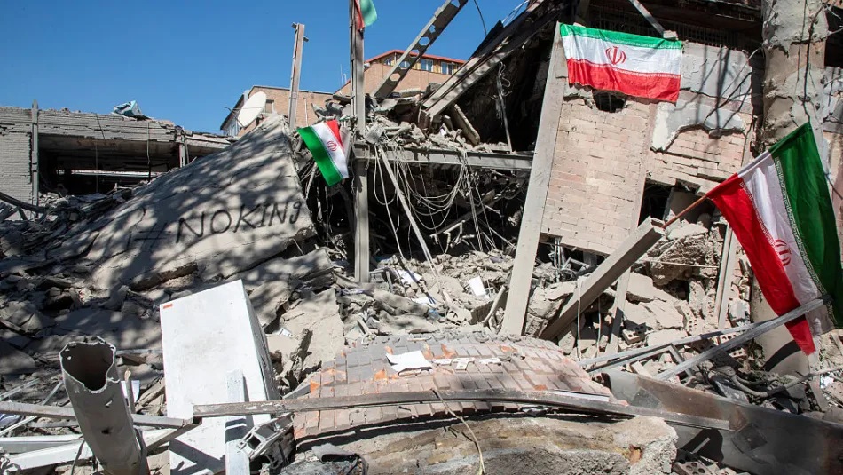 الأصول المجمدة ورفع العقوبات وتمويل إعادة الإعمار تتحول إلى أدوات تفاوض بديلة (Getty)
