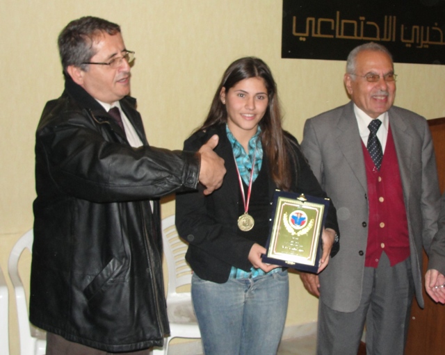 الأستاذ فايز أوعباس والمهندس أسعد رشيدي، تتوسطهما البطلة المكرّمة ليا أسعد فرحات - 5 كانون الأول 2009
