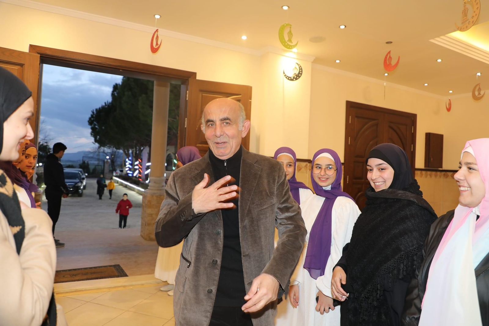  تلك المبادرة واحدة من المساهمات العديدة التي قدّمها الحاج أبو حسن، والتي تركت أثراً طيباً في نفوس الكثيرين، وذكّرت بأهمية أن يبقى المحتاجون في قلب الاهتمام الإنساني والاجتماعي