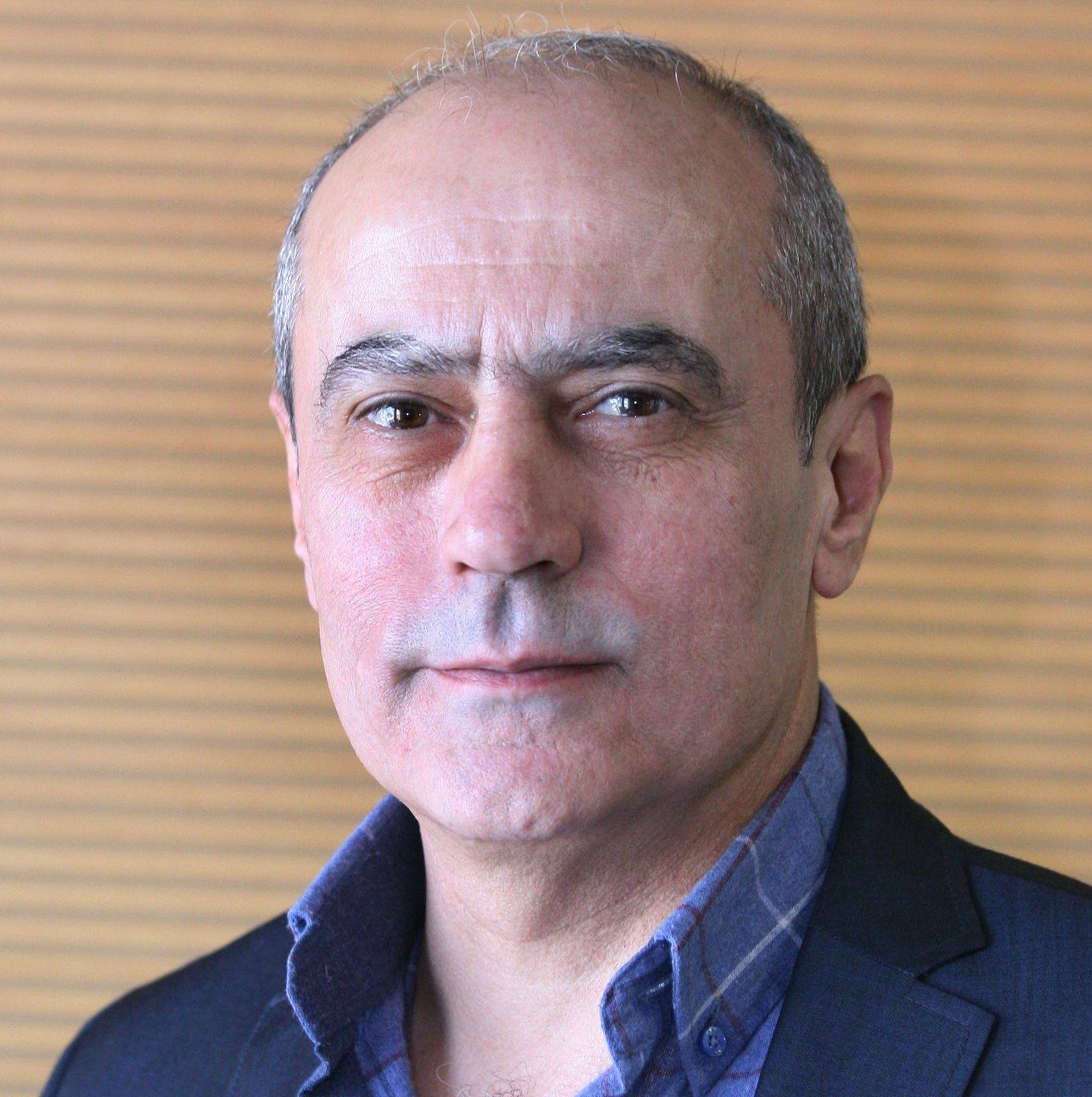 الإعلامي والمحلل السياسي إبراهيم حيدر
