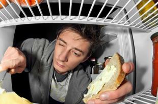 العلماء يفسرّون الوقت الأفضل لتناول العشاء لإنقاص الوزن