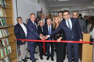 AUST كرّمت البروفسور مسعود ضاهر لإهدائه جزءا أساسيا من مكتبته الخاصة إلى الجامعة