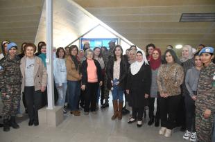 الكتيبة الهندية تنظم دورة الراتنج في سوق الخان