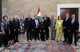 الرئيس عون استعاد مع وفد مهرجان “الزمن الجميل” محطات خالدة لفنانين كبار